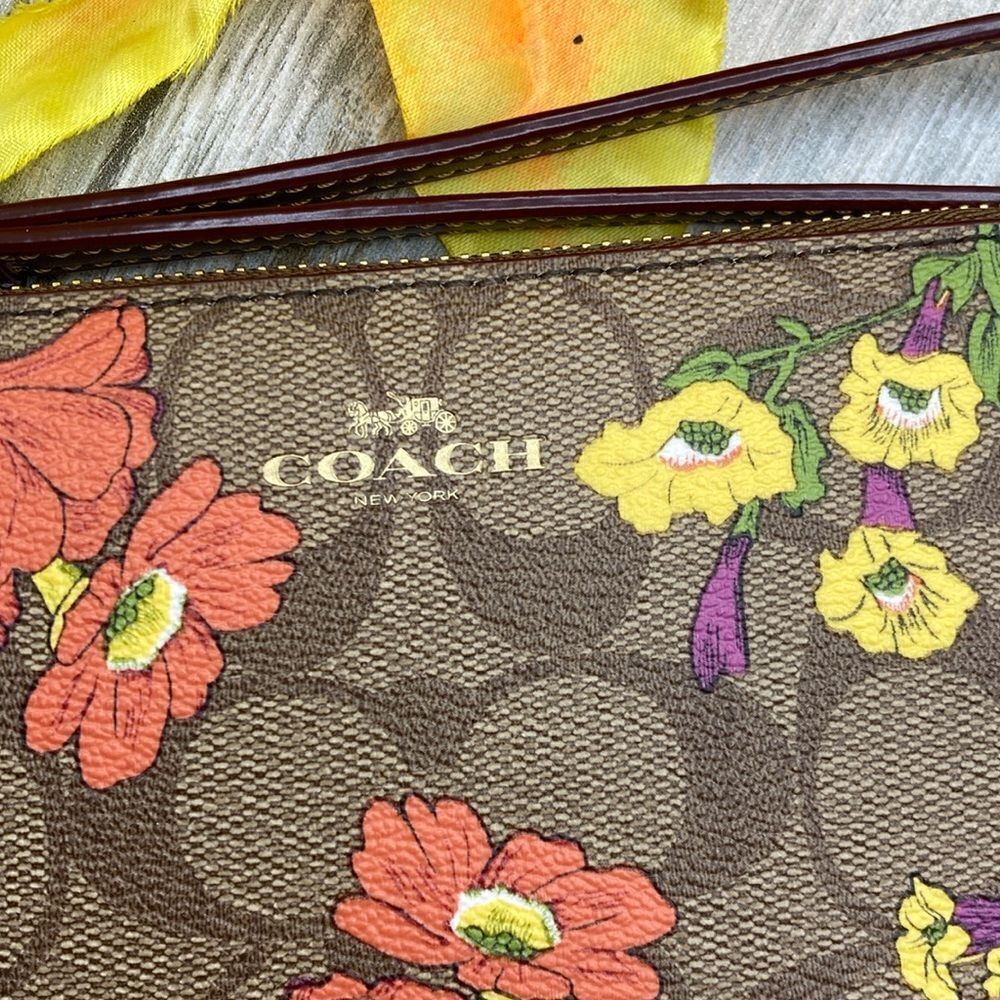 Coach Corner Zip Wristlet In Signature Canvas With Floral Print Wallet Bag Purse - Picture 3 of 7